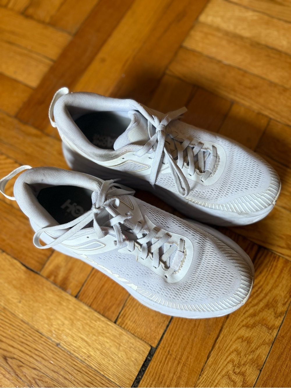Hoka all white Bondi 7 Women’s 8.5 - Picture 2 of 10